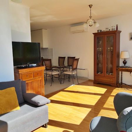 Apartment Lora 奥米什 外观 照片