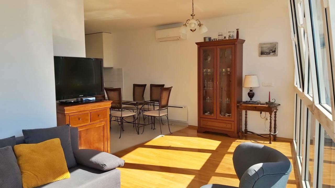 Apartment Lora 奥米什 外观 照片