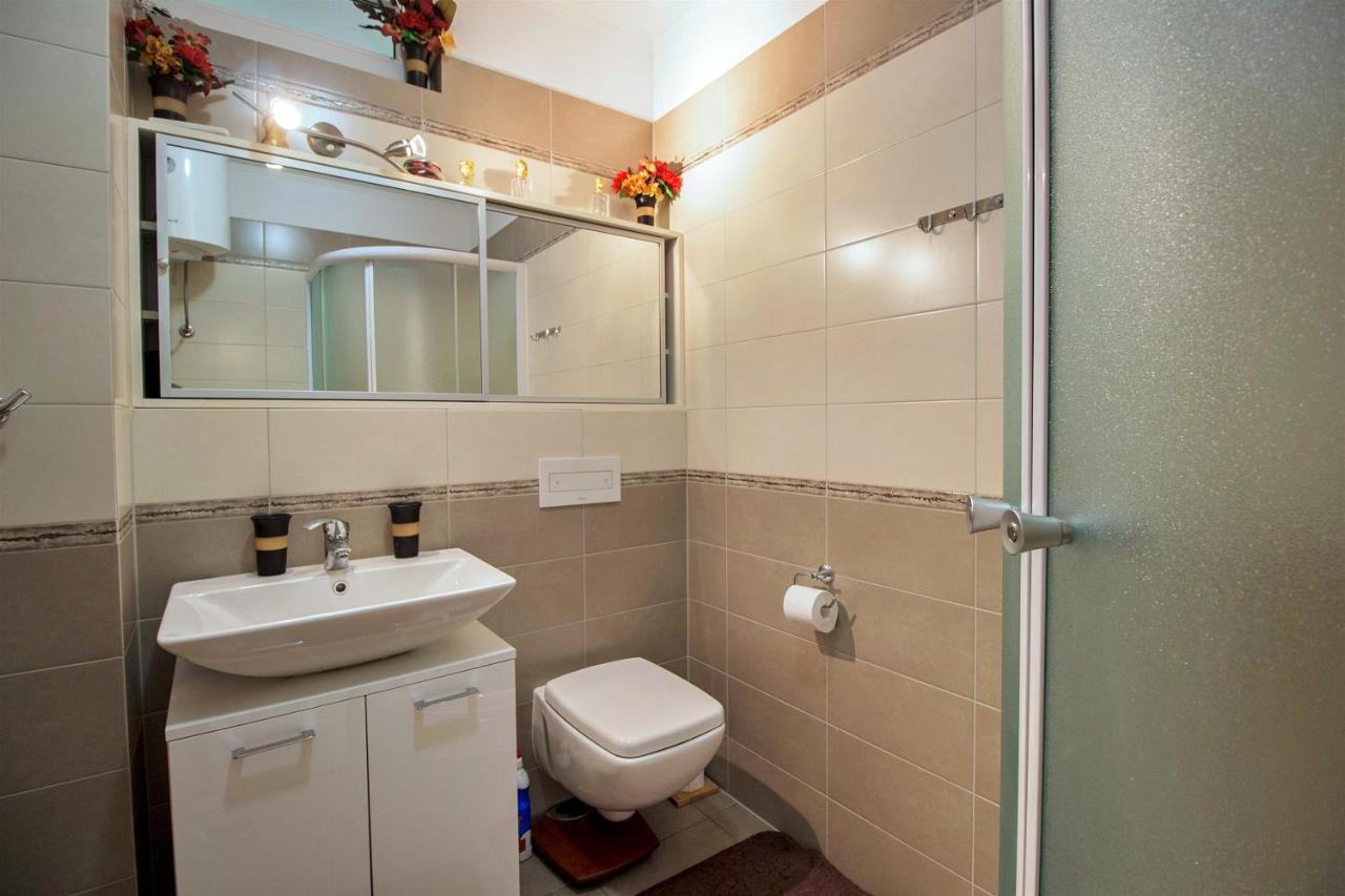 Apartment Lora 奥米什 外观 照片