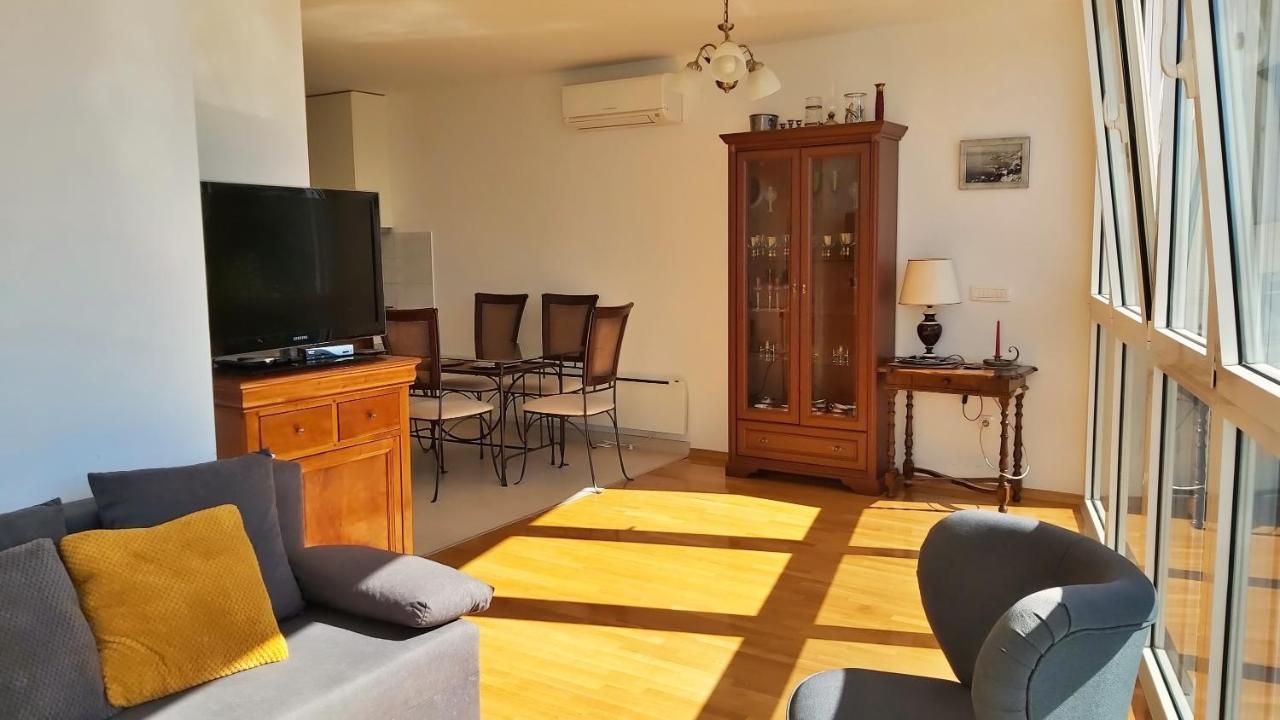 Apartment Lora 奥米什 外观 照片